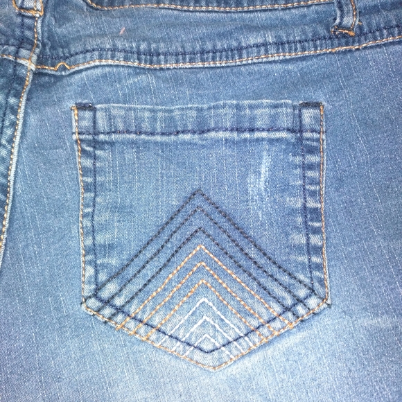 Lil jean shorts - Picture 3 of 6